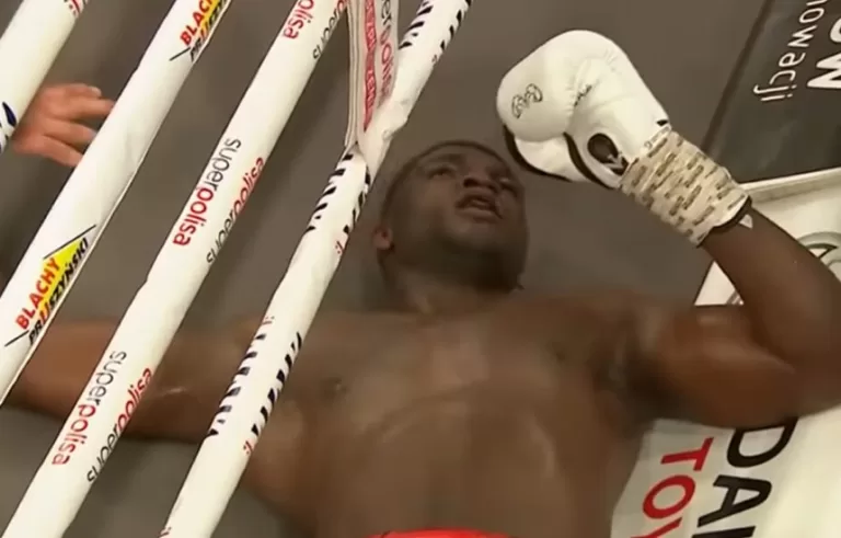 Łukasz Różański nokautuje Izu Ugonoha