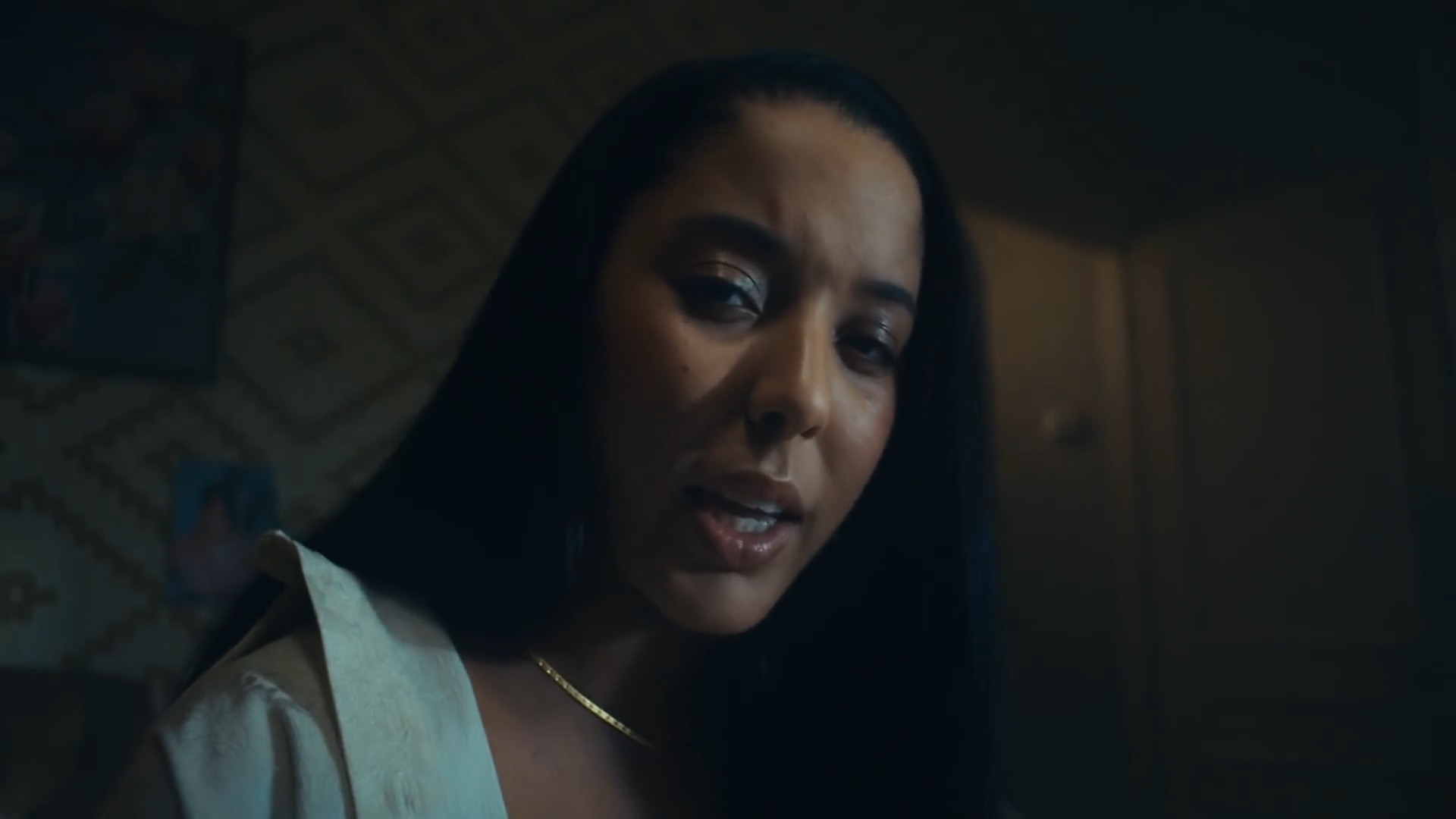 20200514_carter Fot. kadr z teledysku Grace Carter - Amnesia