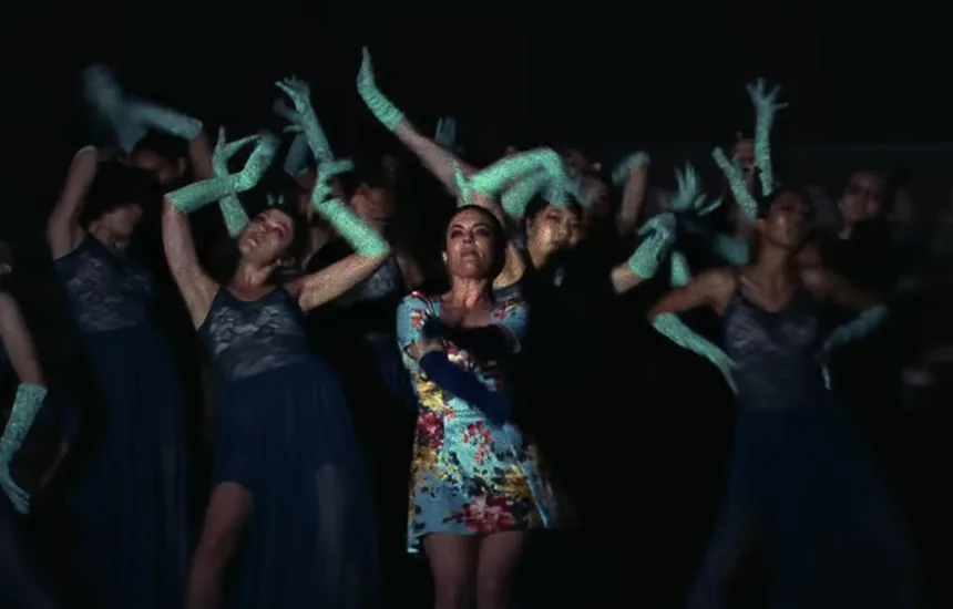 Julia Stone prezentuje singiel Break