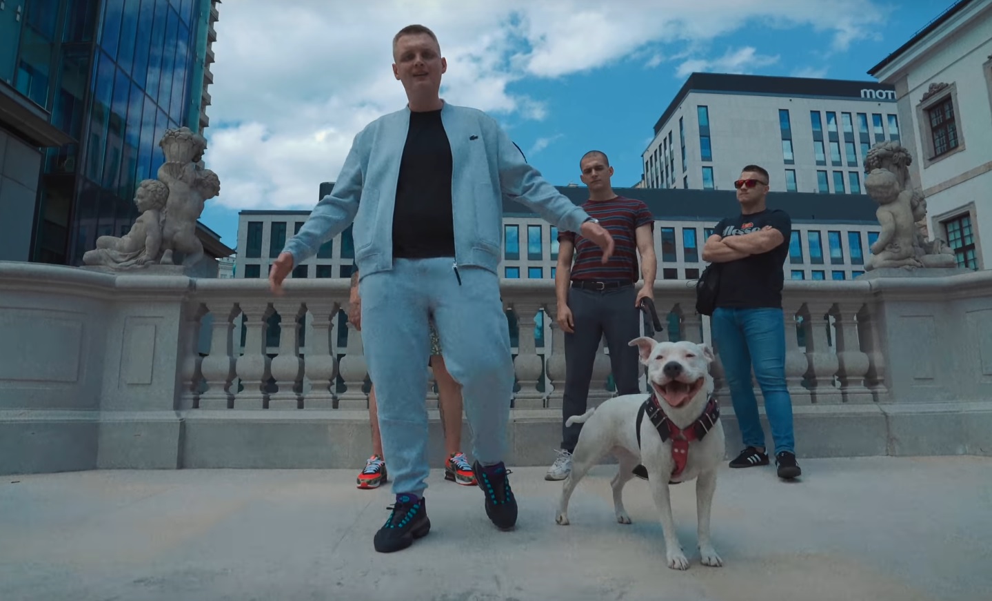 20200806_berson Fot. kadr z teledysku "Kwa kwa"