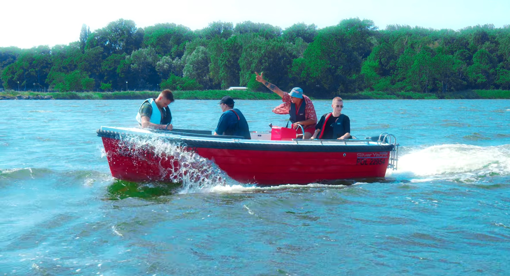 Fot. kadr z teledysku OKI - Nie martw się mamo