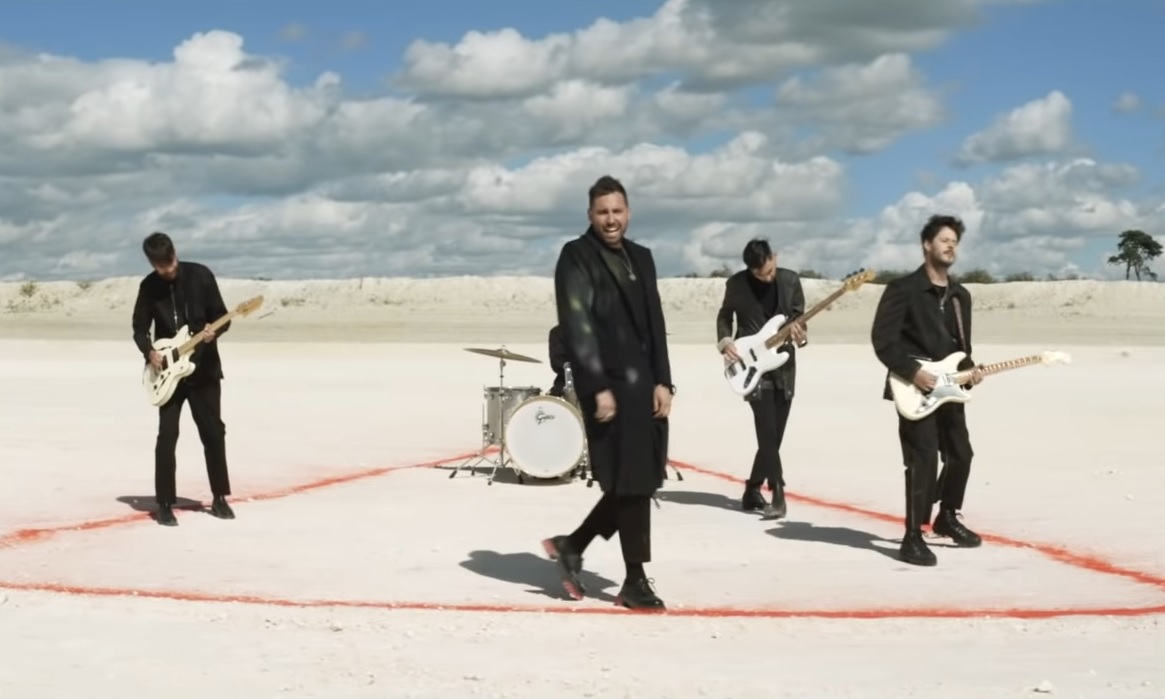 20201001_suckapunch Fot. kadr z teledysku You Me At Six - Beautiful Way