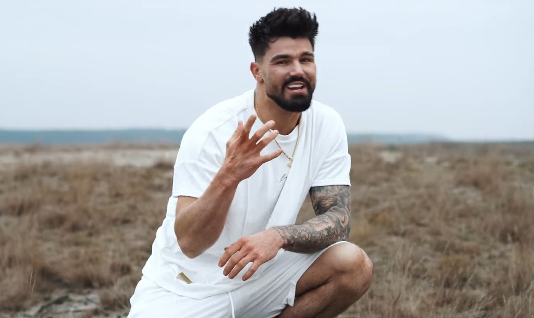 Fot. kadr z teledysku Pablo Tybori - Kwiat Pustyni