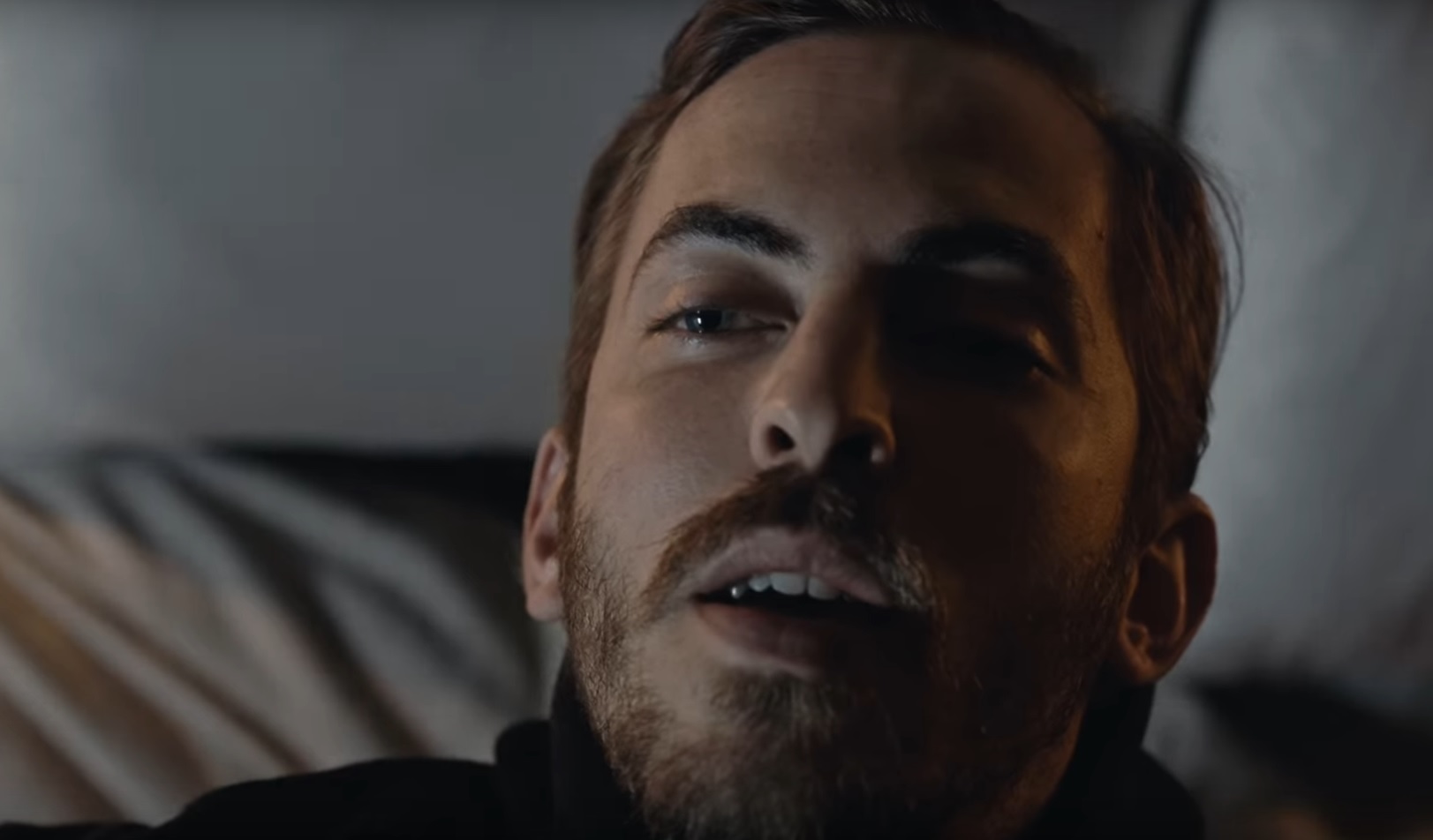 20210125_lloyd Fot. kadr z teledysku Dennis Lloyd - Anxious