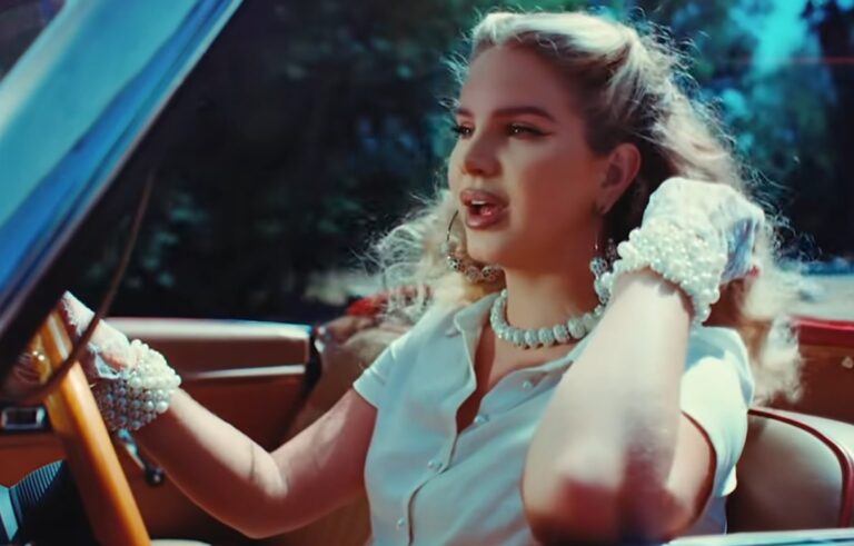 Lana Del Rey Chemtrails Over The Country Club