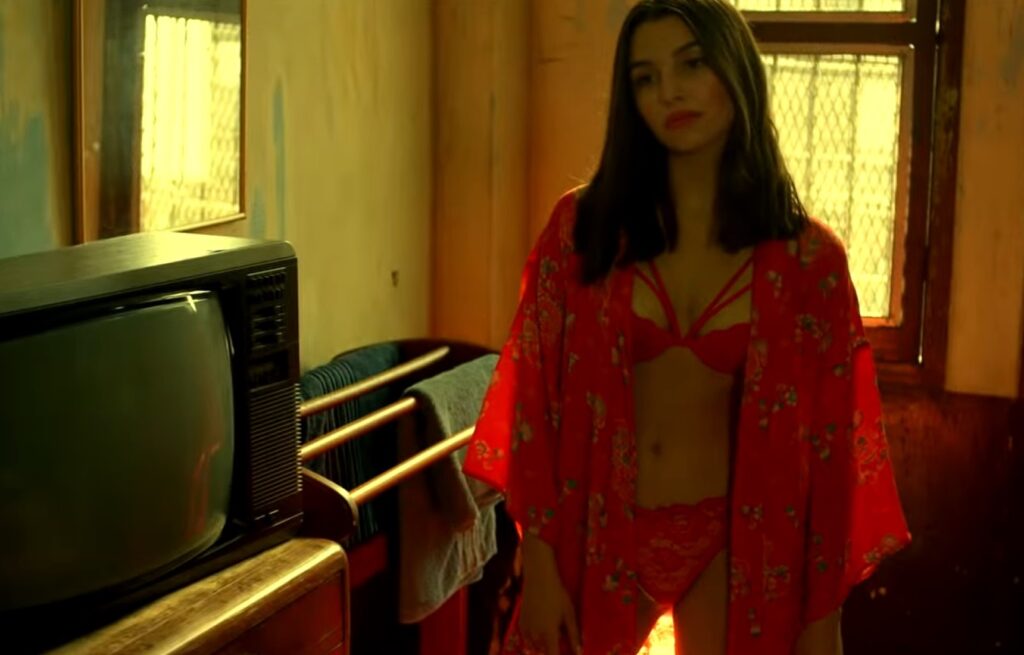 Small World zwiastun