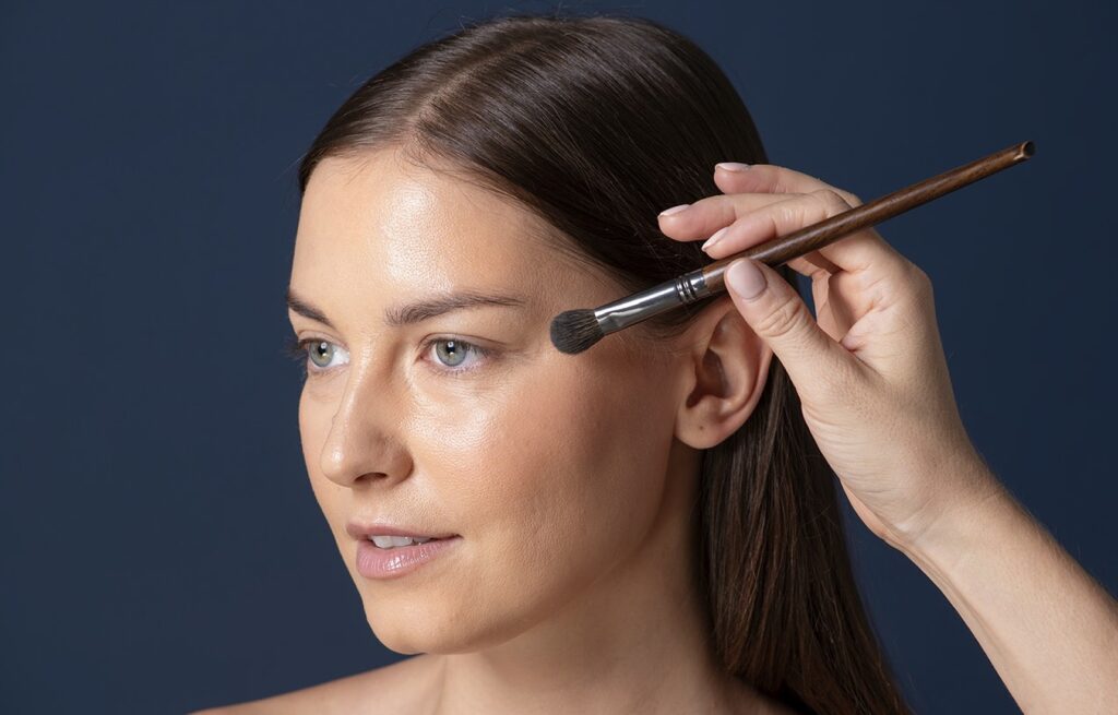 Baza rozświetlająca pod makijaż