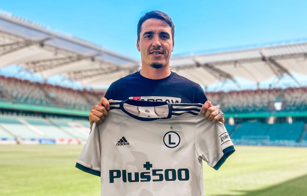 Josue Pesqueira podpisał kontrakt