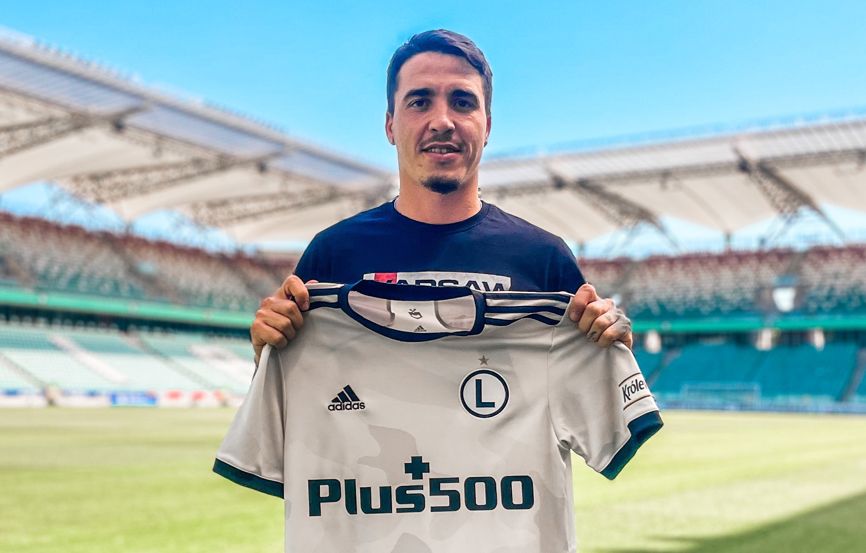 Josue Pesqueira podpisał kontrakt
