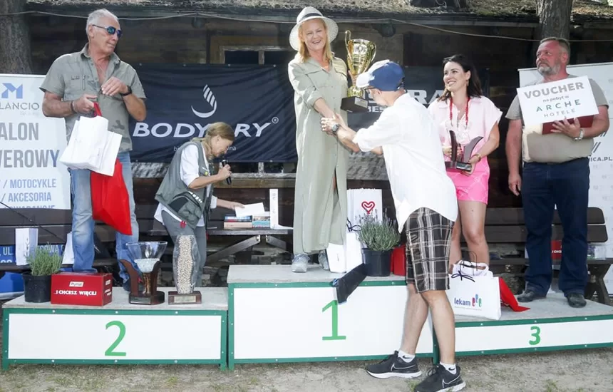 Zawody wędkarskie aktorów