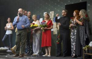 Dziewczyna z pociągu premiera