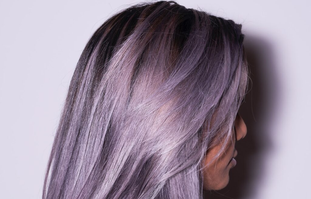 Jak zafarbować włosy na srebrno