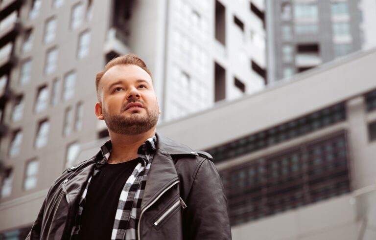 Julian Lesiński debiutuje