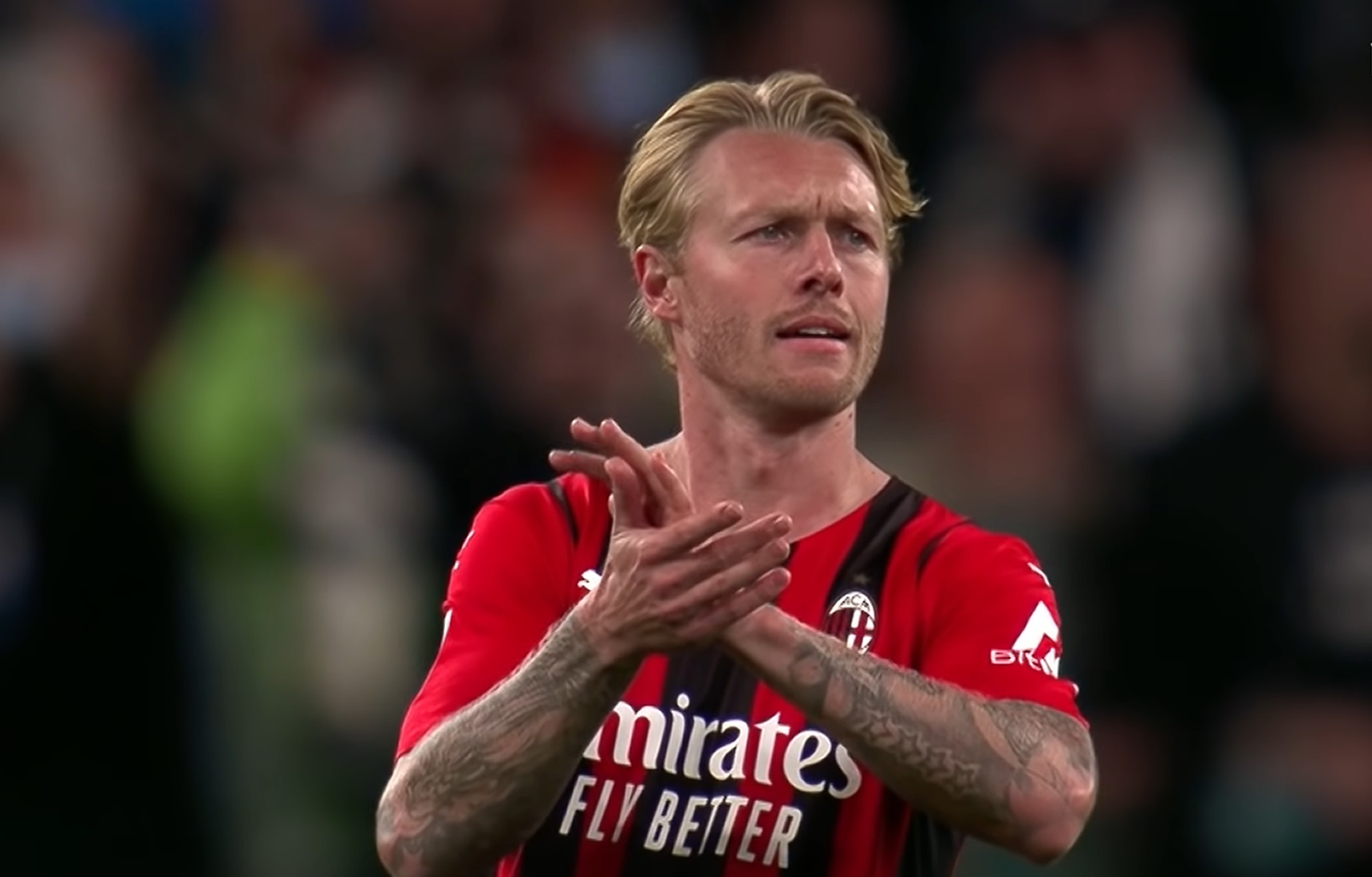 20211204_kjaer Poważna kontuzja Simona Kjaera