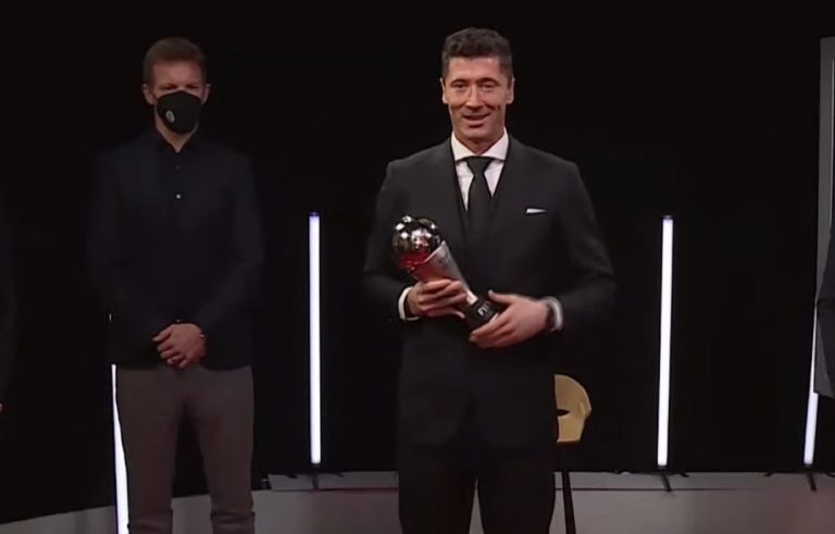 Robert Lewandowski najlepszym piłkarzem 2021