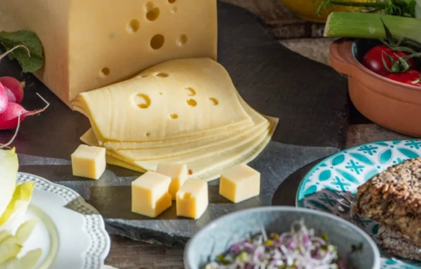 Przekąski z żółtym serem