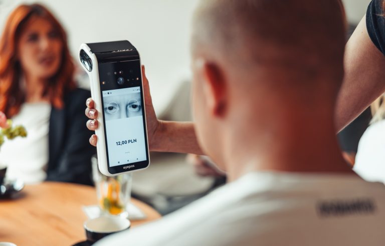 Płatność spojrzeniem