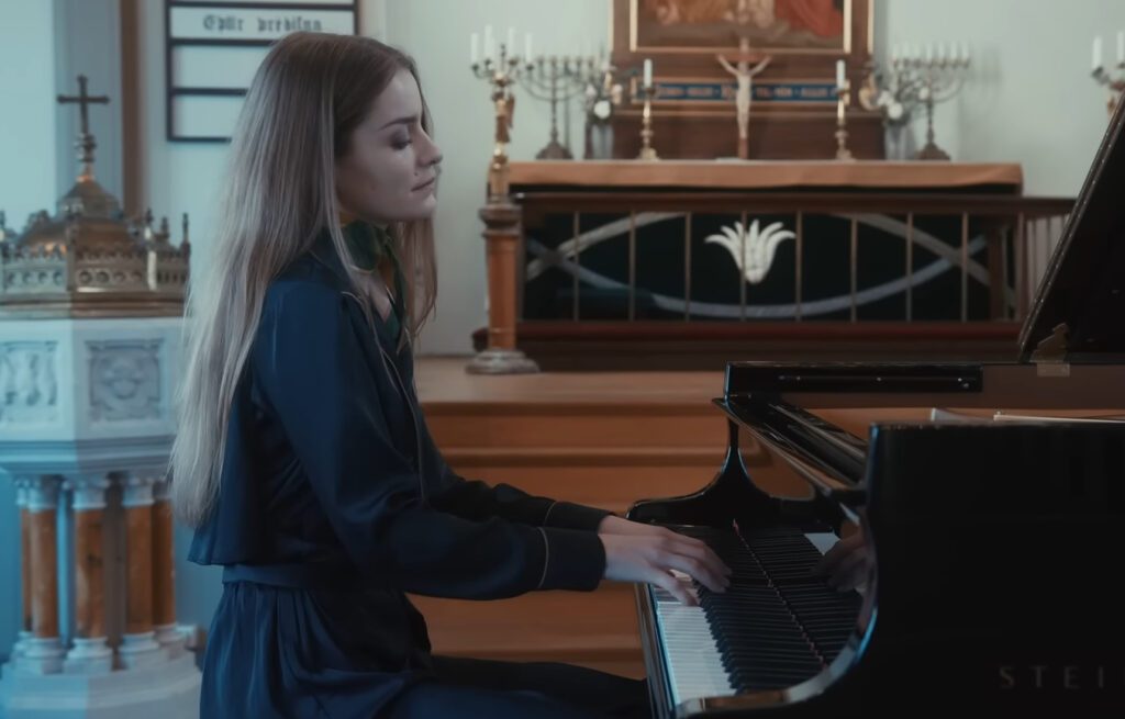 Eydís Evensen The Light