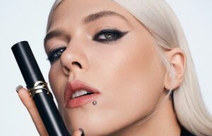 Daria Zawiałow YSL Beauty