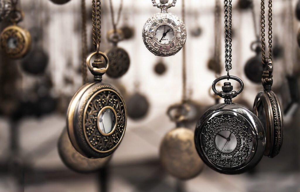 Antyki w antykwariatach internetowych