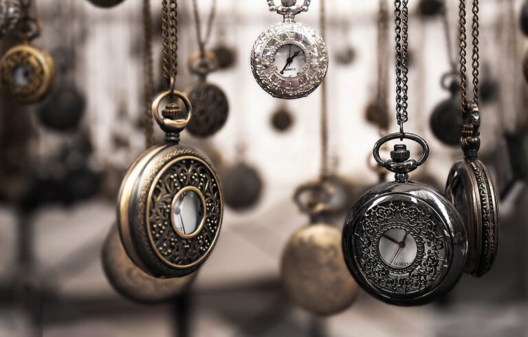 Antyki w antykwariatach internetowych