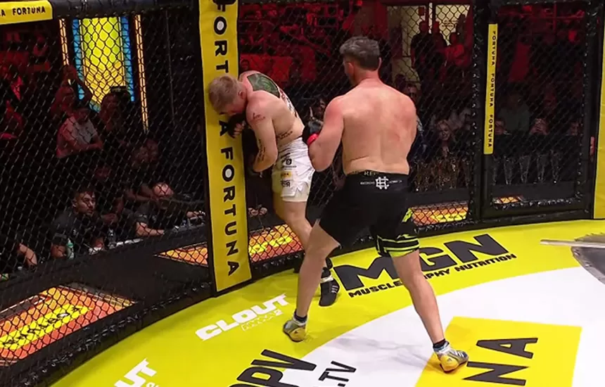 Albert Sosnowski Clout MMA