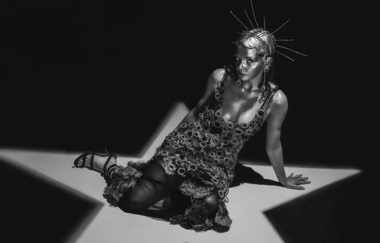 Lauren Mayberry solo