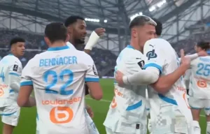 Piłkarze Olympique Marsylia cieszący się po jedynm z goli w meczu z AS Saint-Étienne w Ligue 1