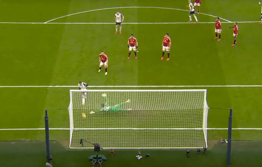 James Maddison strzela gola w meczu Tottenhamu z Manchesterem United w 25. kolejce Premier League