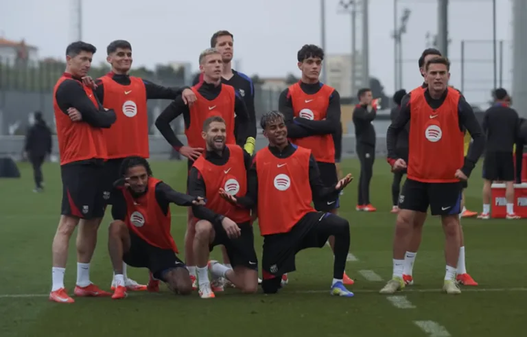 Piłkarze FC Barcelony podczas treningu przed meczem La Liga z Rayo Vallecano