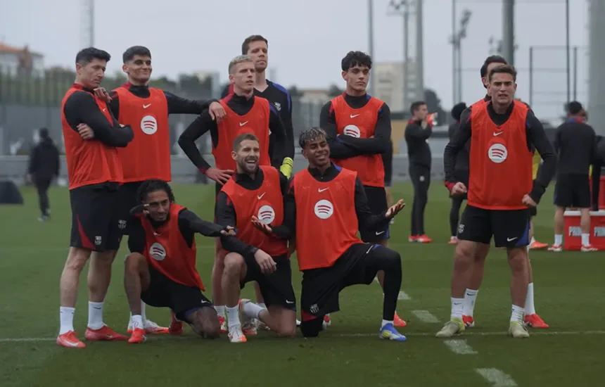 Piłkarze FC Barcelony podczas treningu przed meczem La Liga z Rayo Vallecano