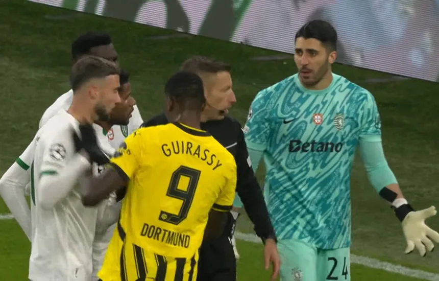 Zdenerwowany Serhou Guirassy w meczu Borussia Dortmund - Sporting CP