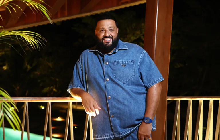 DJ Khaled razem z Cardi B nagrał utwór Higher Love promujący nowy film Smerfy.