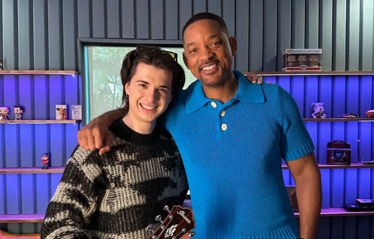 Will Smith i Marcin Patrzałek pozują do zdjęcia.