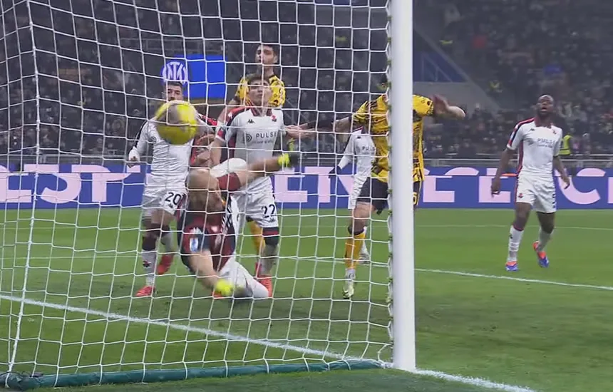 Lautaro Martinez strzela jedynego gola w meczu Inter Mediolan - Genoa CFC.