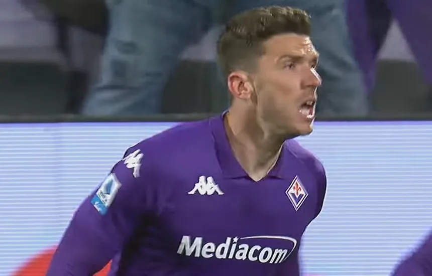 Robin Gosens strzela gola w meczu Serie A ACF Fiorentina - US Lecce.