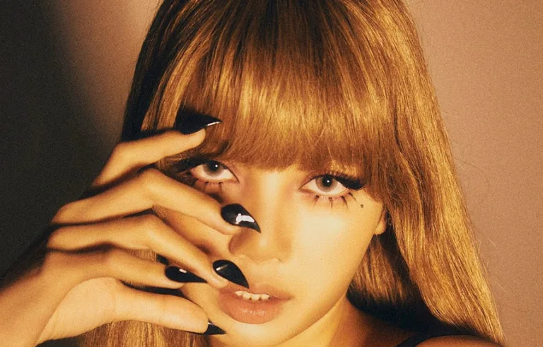 Lisa prezentuje album Alter Ego.