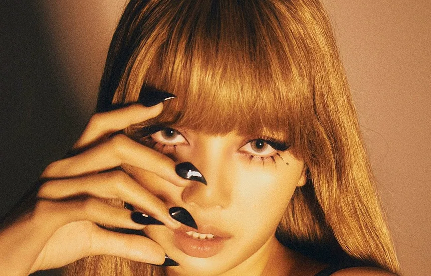 Lisa prezentuje album Alter Ego.