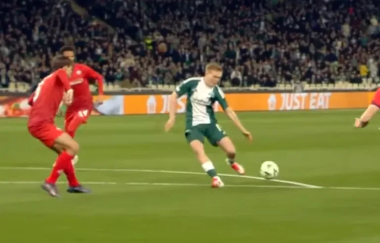 Karol Świderski strzelił gola w meczu Panathinaikos - ACF Fiorentina