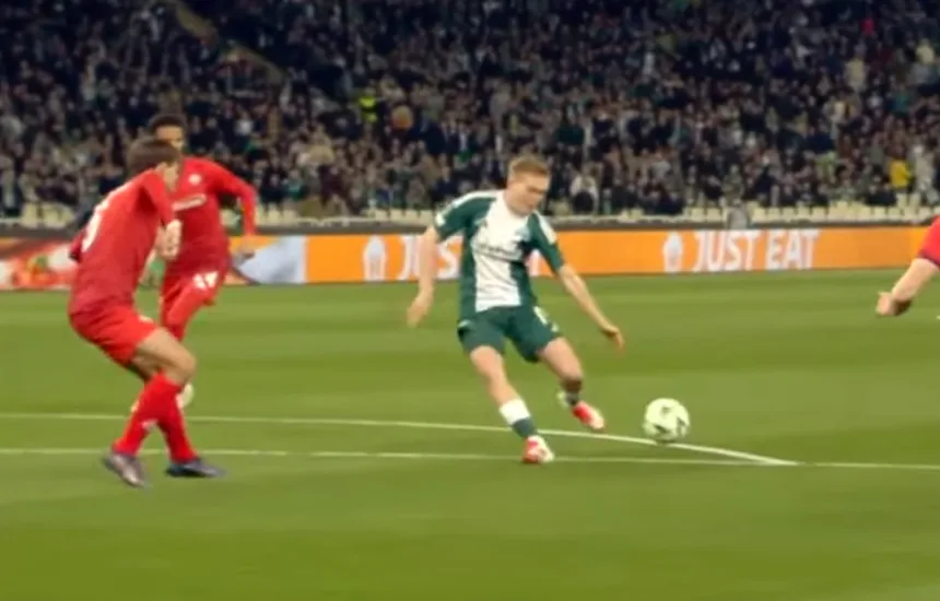 Karol Świderski strzelił gola w meczu Panathinaikos - ACF Fiorentina