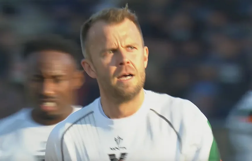 Christian Gytkjaer cieszy się z gola w meczu Como - Venezia