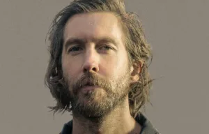 Calvin Harris w nowym singlu Smoke The Pain Away