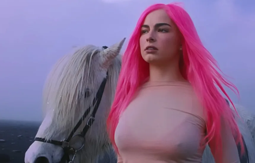 Addison Rae prezentuje Headphones On