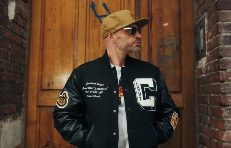 Kaczor prezentuje teledysk do utworu Deszcz