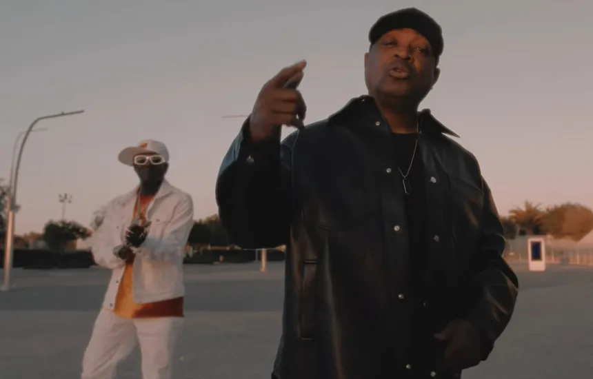 Flavor Flav i Chuck D w teledysku Every Where Man