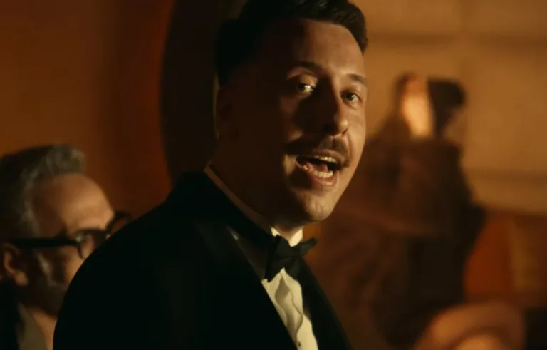 Avi prezentuje singiel Blackjack