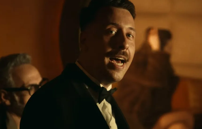 Avi prezentuje singiel Blackjack