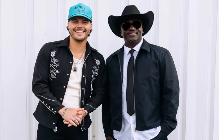 Josh Ross i Akon w singlu Drunk Right Now