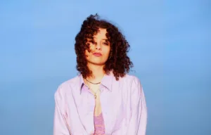 Aleqsandra prezentuje utwór Warszawocentryczna