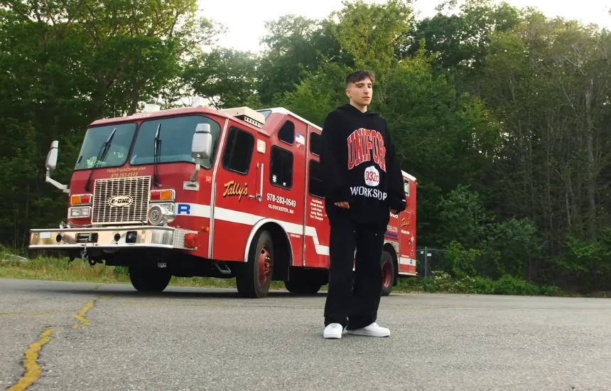 Token prezentuje utwór Hi Lil Wayne